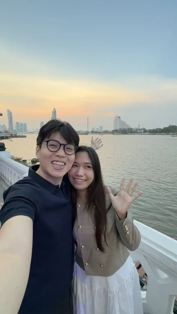搭船前往河畔