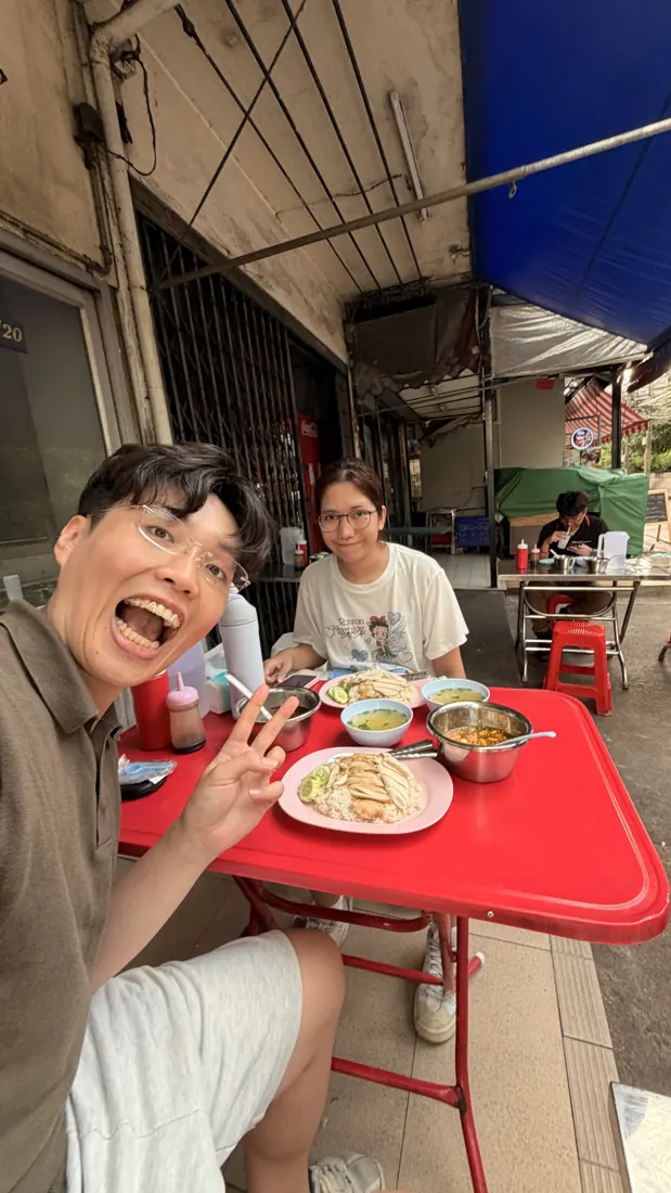 在路邊攤用餐