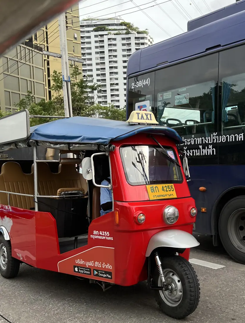 曼谷街上的嘟嘟車