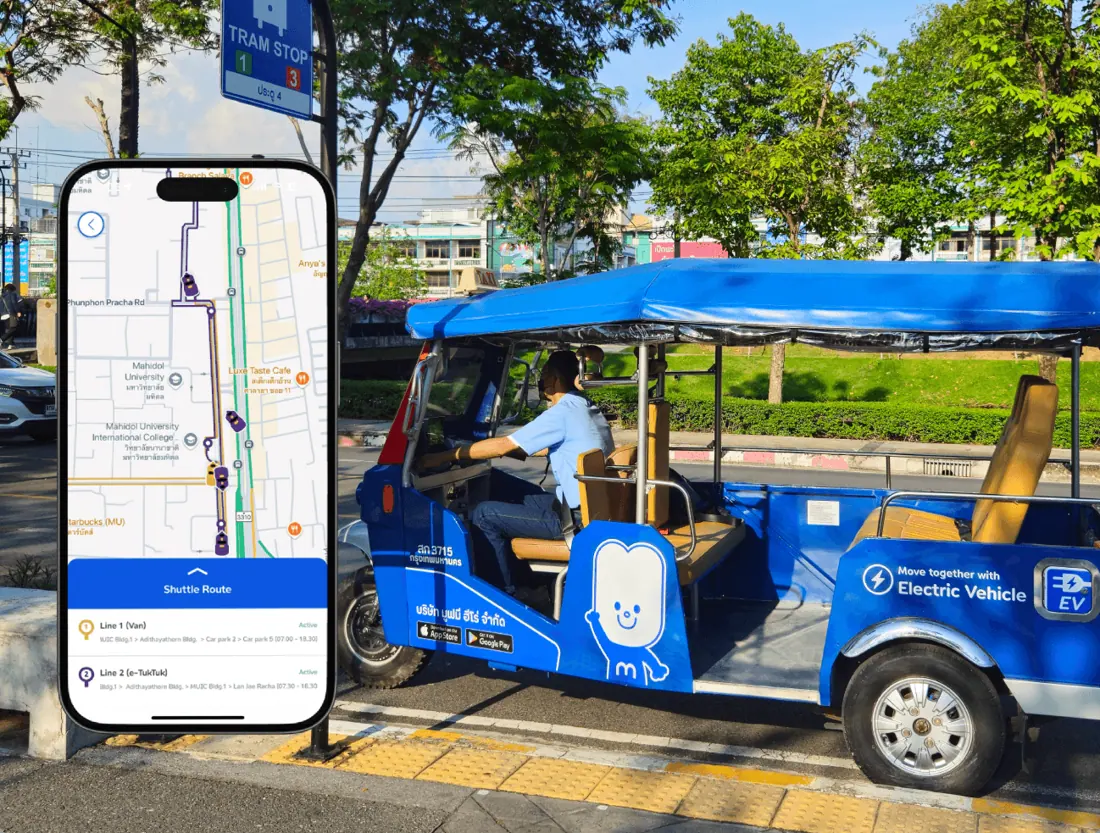 叫車畫面與藍色電動嘟嘟車