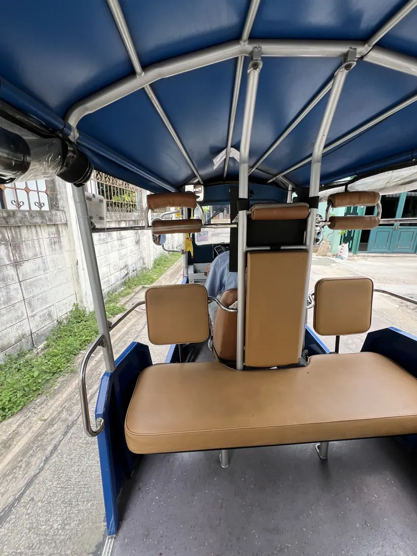 電動嘟嘟車車內座位