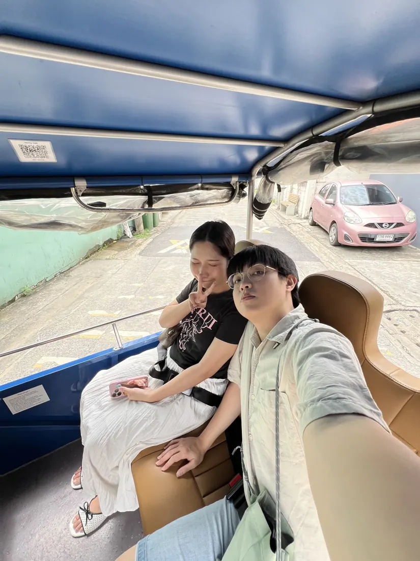 坐 MuvMi 在曼谷移動