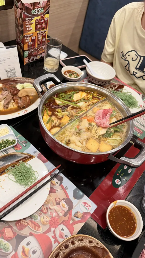 火鍋與餐桌菜色