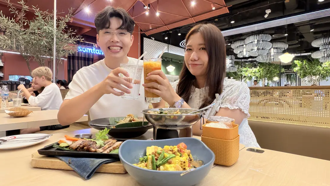 和 Kik 在 Som Tam Nua 用餐